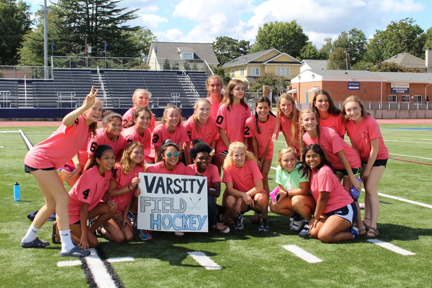 The varsity field hockey team poses for a picture before the pep rally