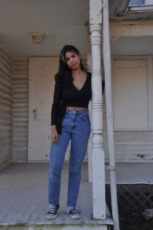 Senior Holland Forsythe models her online-ordered Brandy Melville shirt.