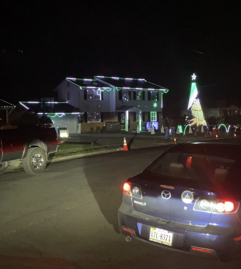 Lights are synchronized with the music at 2528 Drexel St. Vienna. The line of cars was substantial but this house was still well worth a visit.