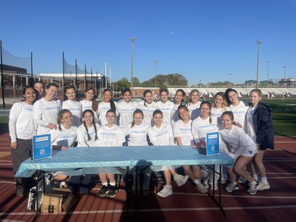 Girls Varsity Lacrosse is all smiles.